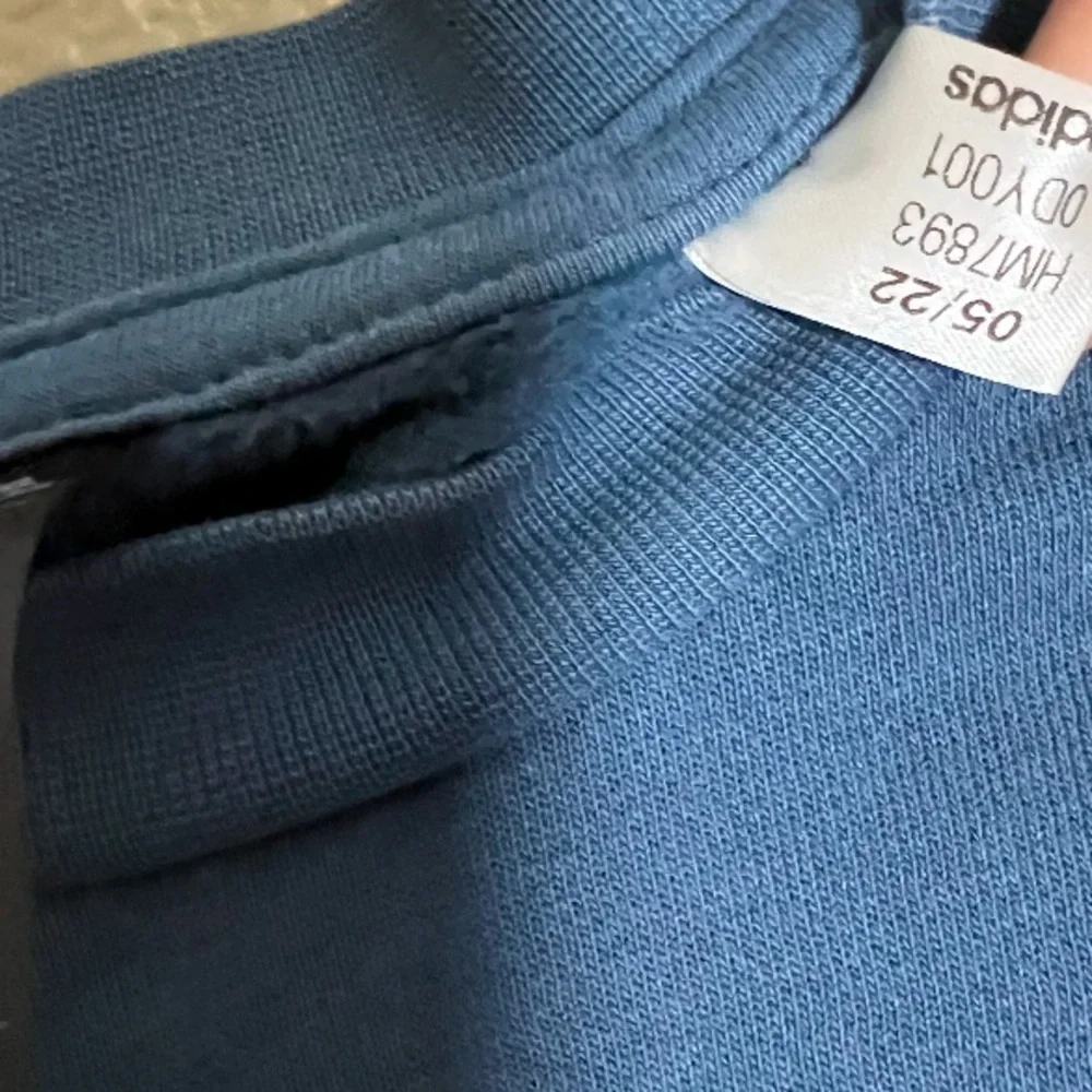 Adidas Men's Crewneck in Blue size Small